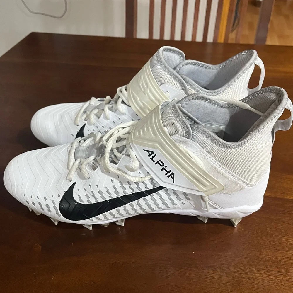 Nike alpha menace pro 2 mid
Brand new worn once size 12 - Picture 1 of 3